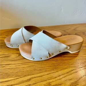 Donna Toscana Italian suede leather clog sandals with gold studs EUC!